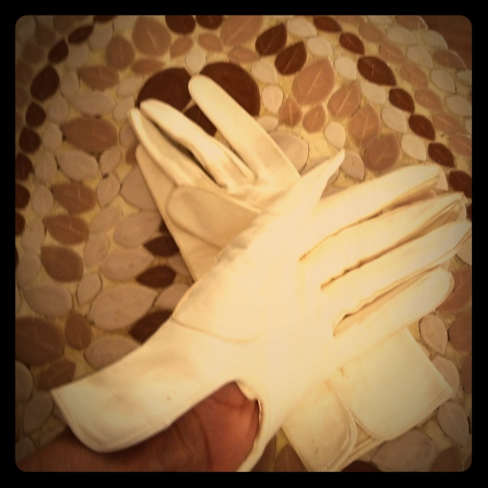 Leather gloves